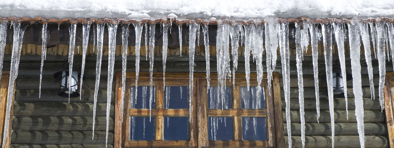 Spray foam prevents ice dams by providing proper insulation in Fort Worth attic spaces Spray foam prevents ice dams by providing proper insulation in Fort Worth attic spaces